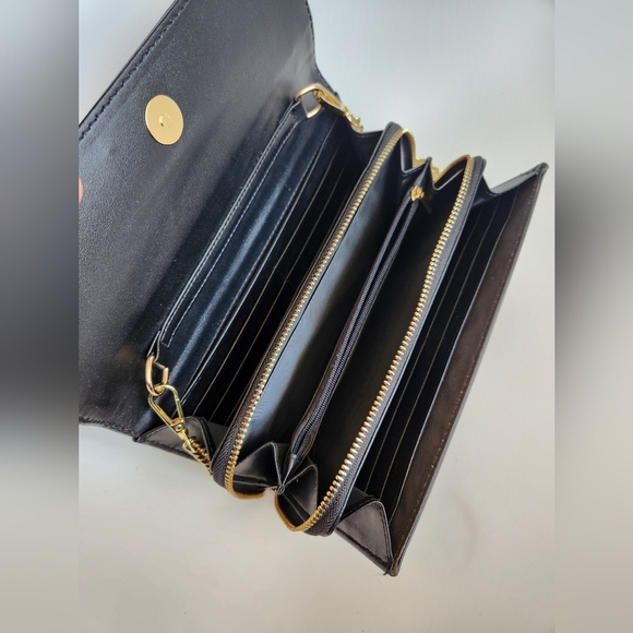 Divina Firenze Italy Black Leather Hand Bag with Gold Tone Shoulder Chain - Picture 3 of 6